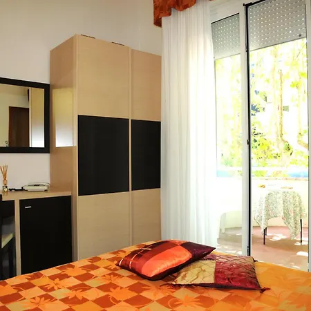 Hotel Flora 3*